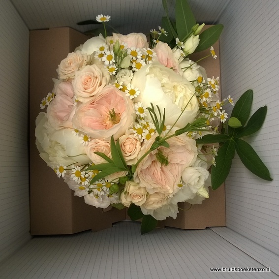 Bruidsboeket | Locatiebloemwerk | corsages | trouwboog | prieeltje