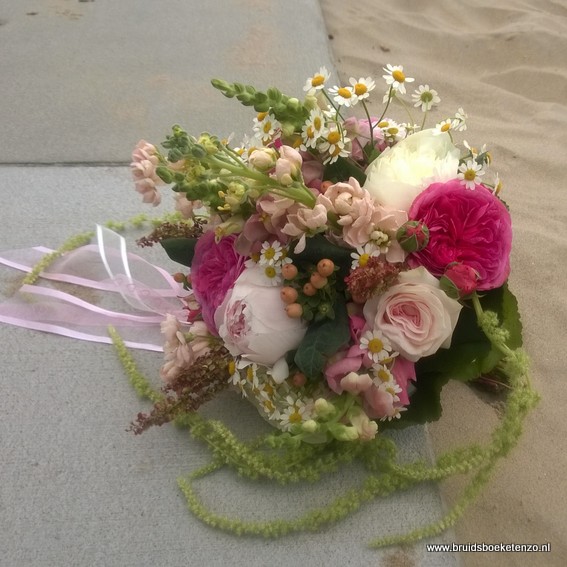 Bruidsboeket | Locatiebloemwerk | corsages | trouwboog | prieeltje