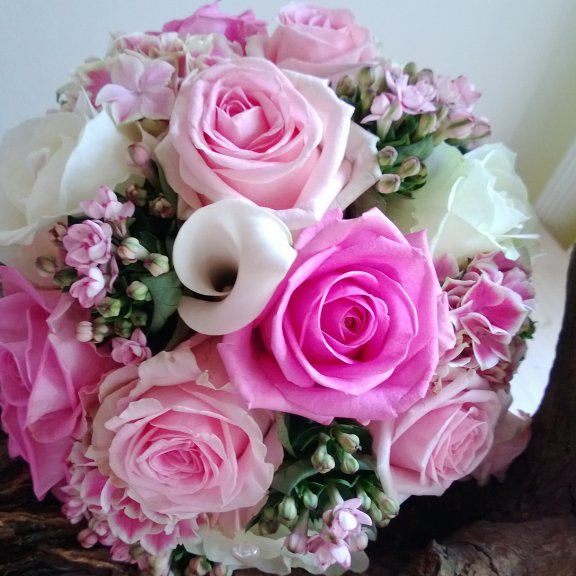 Bruidsboeket | Locatiebloemwerk | corsages | trouwboog | prieeltje
