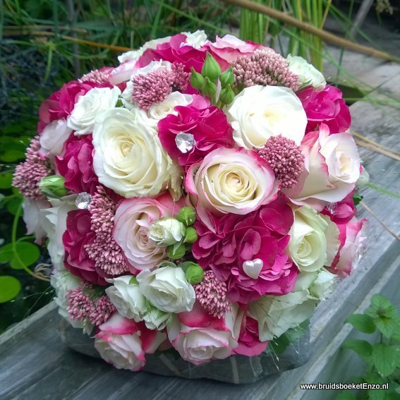 Bruidsboeket | Locatiebloemwerk | corsages | trouwboog | prieeltje