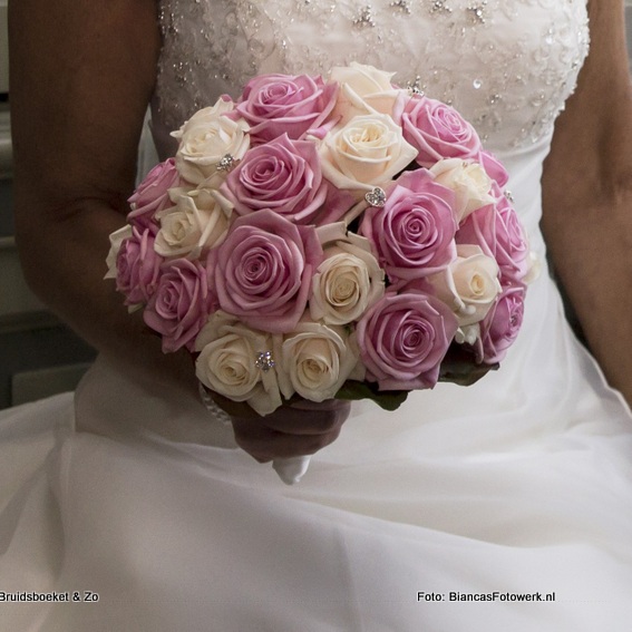 Bruidsboeket | Locatiebloemwerk | corsages | trouwboog | prieeltje