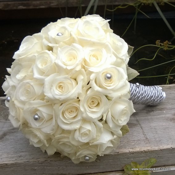 Bruidsboeket | Locatiebloemwerk | corsages | trouwboog | prieeltje