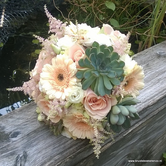 Bruidsboeket | Locatiebloemwerk | corsages | trouwboog | prieeltje