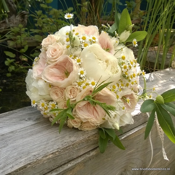 Bruidsboeket | Locatiebloemwerk | corsages | trouwboog | prieeltje