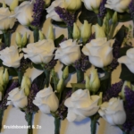 Gasten corsages met Lysiantus bloemen en lavendel Gasten corsages met Lysiantus bloemen en lavendel