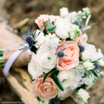 bruidsboeket bridalbouquet pezik peach olijf ranonkel rozen wit blauw bruidsboeket bridalbouquet pezik peach olijf ranonkel rozen wit blauw