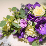 bruidsboeket druppel cascade veren feathers Vanda lila paars wit bruidsboeket druppel cascade veren feathers Vanda lila paars wit