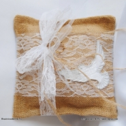 ringkussen jute met geborduurd duifje ringkussen jute met geborduurd duifje