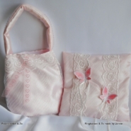 roze ringkussen met tasje handgemaakte vlinders roze ringkussen met tasje handgemaakte vlinders