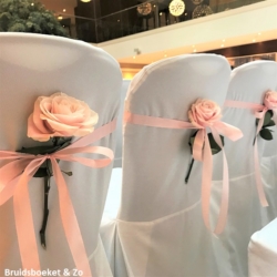 stoelversiering trouwlocatie Rozen Sweet avalanche stoelversiering